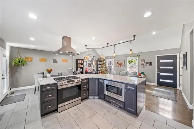 $415,000 | 12418 West 100th Street, Lenexa, KS 66215