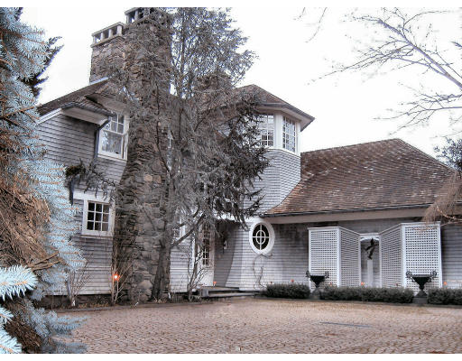 33 Bradlee Road Marblehead, MA 01945 - Photo 2 of 17 a front view of a house with a yard