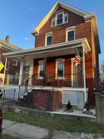 a front view of house with yard