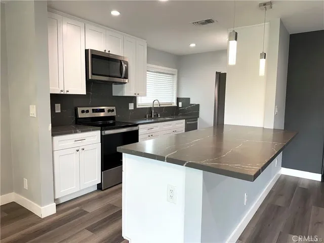 $4,650 | 4704 Park Granada, Unit 196, Calabasas, CA 91302