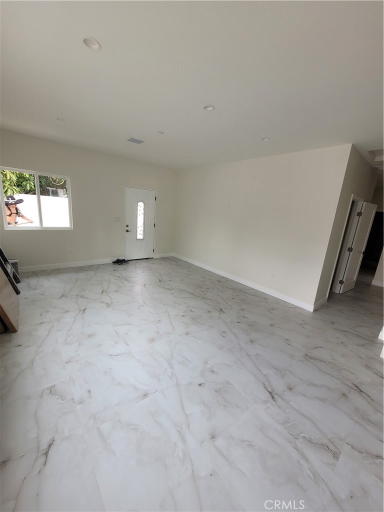 8002 Shirley Avenue Reseda, CA 91335 - Photo 4 of 13