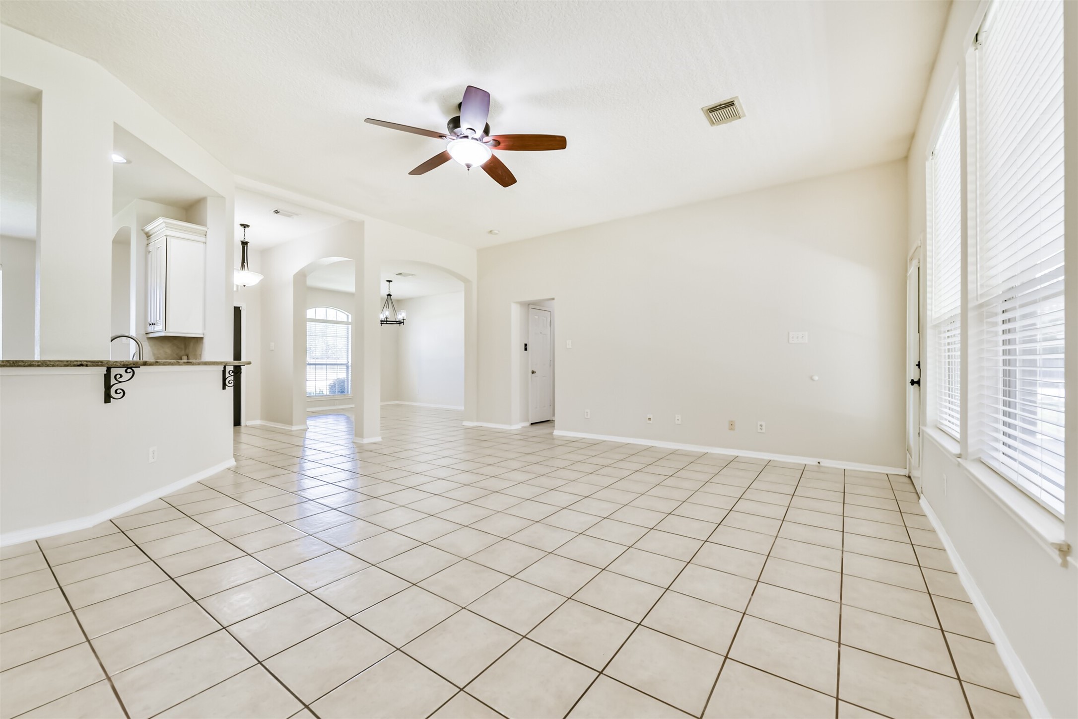 2401 Woody Road Pearland, TX 77581 - Photo 6 of 31