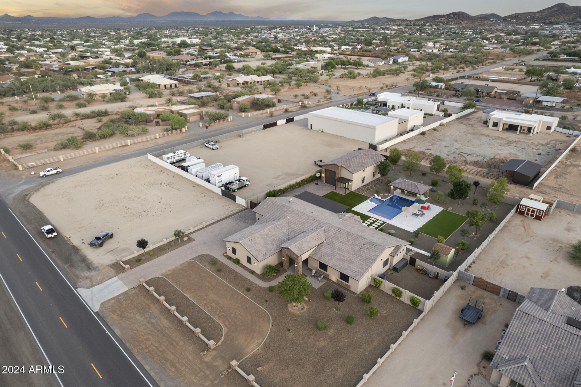 21 West Cloud Road Phoenix, AZ 85086 - Photo 88 of 97 1-102
