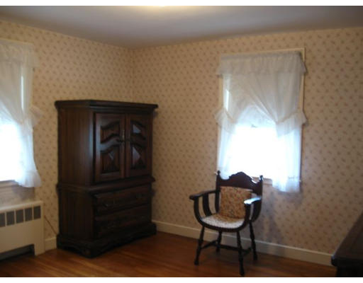 65 Sycamore Road Melrose, MA 02176 - Photo 8 of 11 Gallery Image 8
