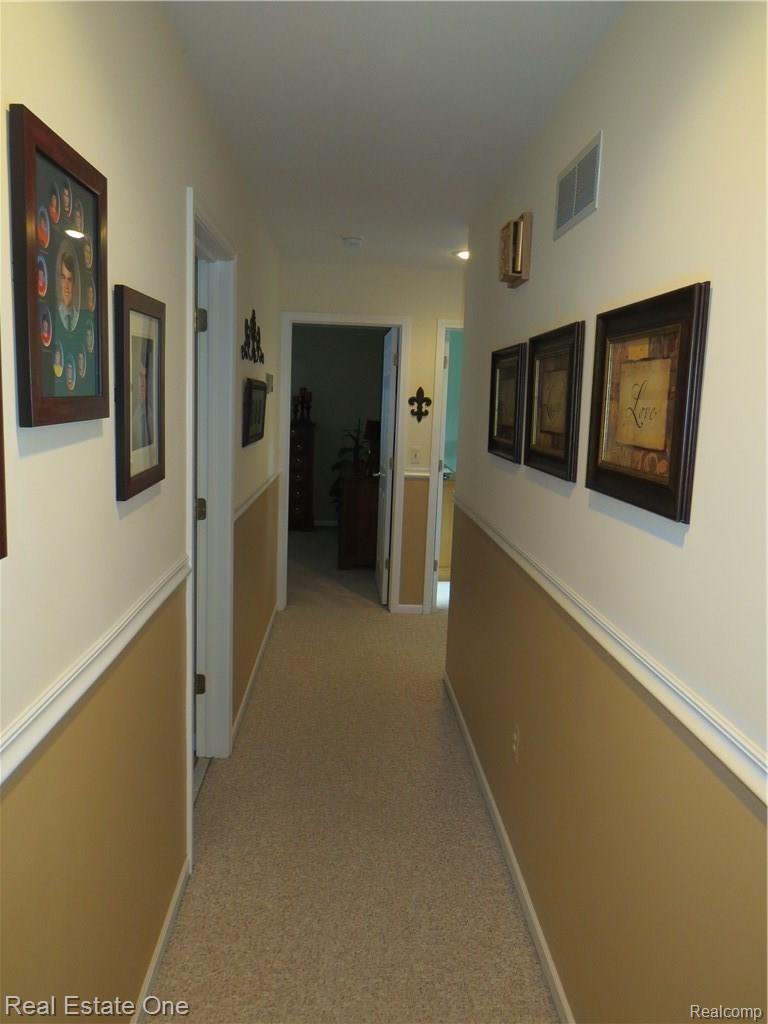 921 Minnesota Road Troy, MI 48083 - Photo 12 of 27 IMG_2413.JPG