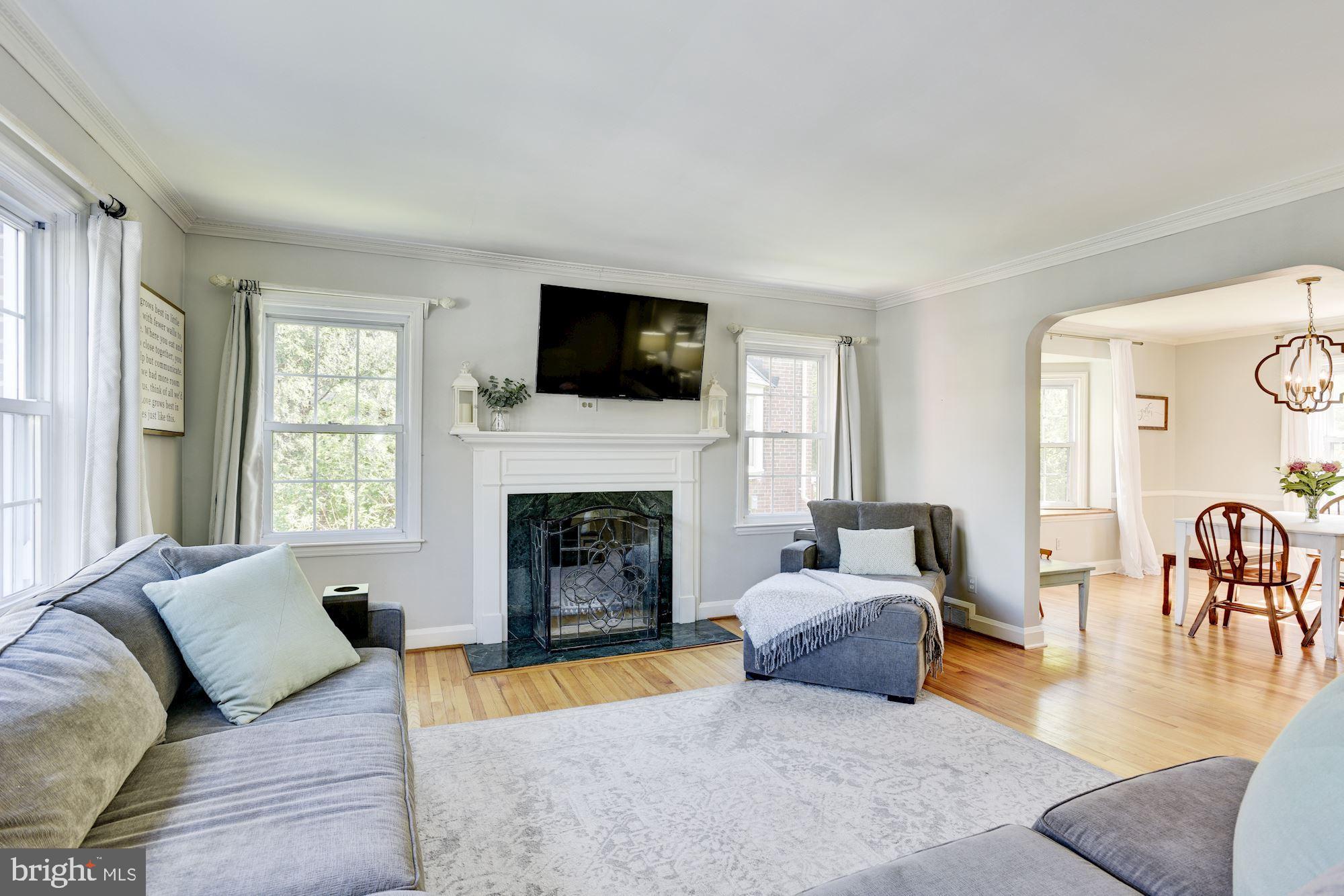 1880 Edgewood Road Towson, MD 21286 - Photo 3 of 28 Living Room