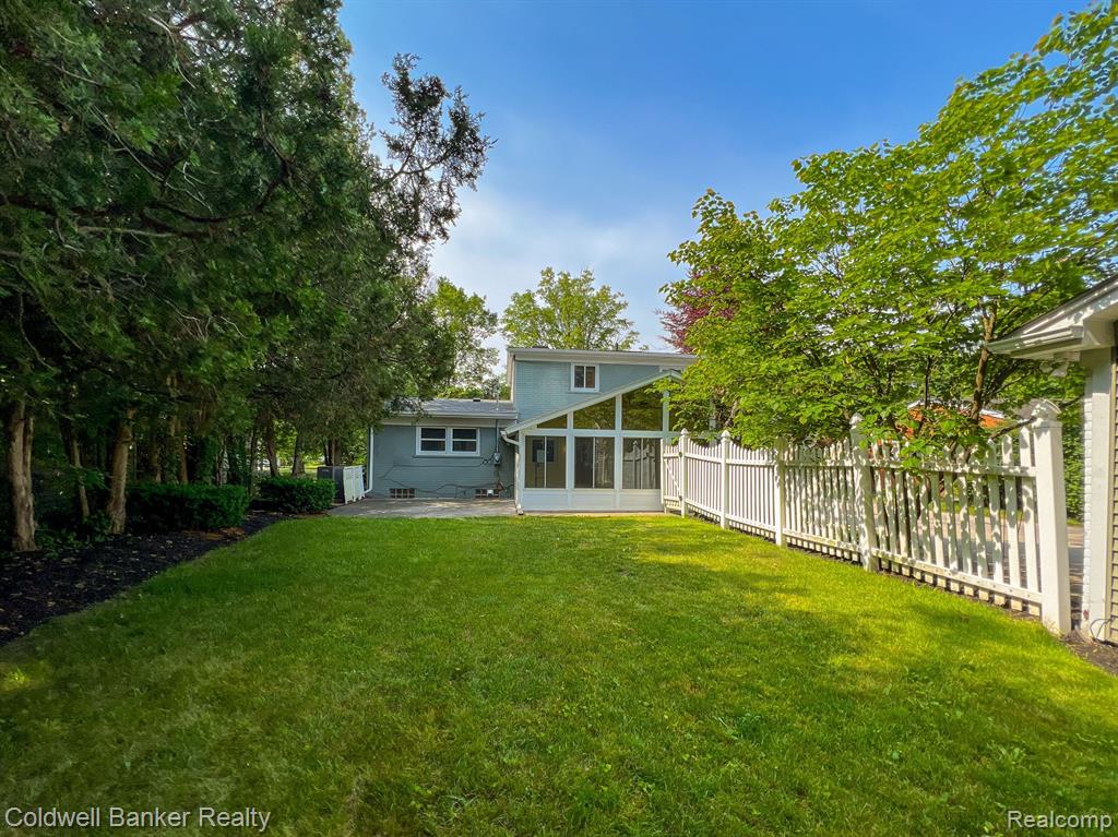 567 South Cranbrook Cross Road Bloomfield Hills, MI 48301 - Photo 33 of 35