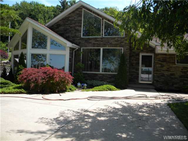 1710 Ridge Road Lewiston, NY 14092 - Photo 1 of 1 Exterior Front