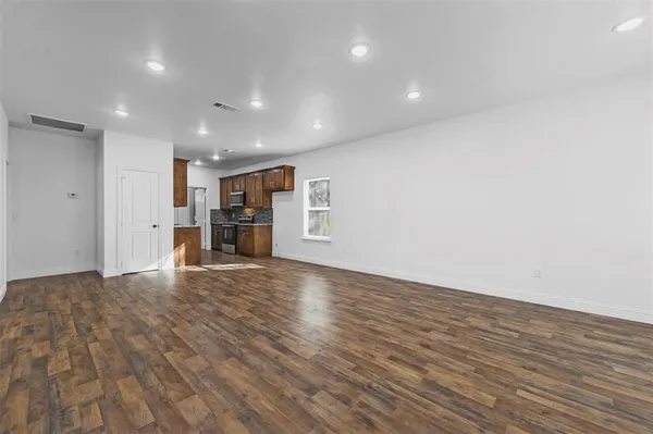 $1,500 | 129 Arapaho Trail, Mabank, TX 75156