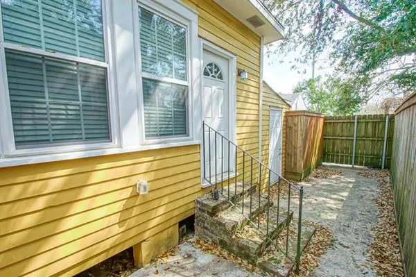 $1,900 | 2922 Banks Street, New Orleans, LA 70119