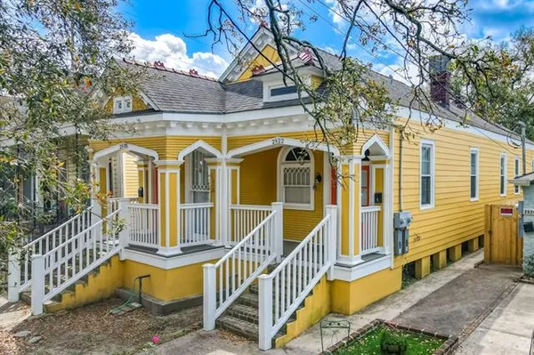 $1,900 | 2922 Banks Street, New Orleans, LA 70119