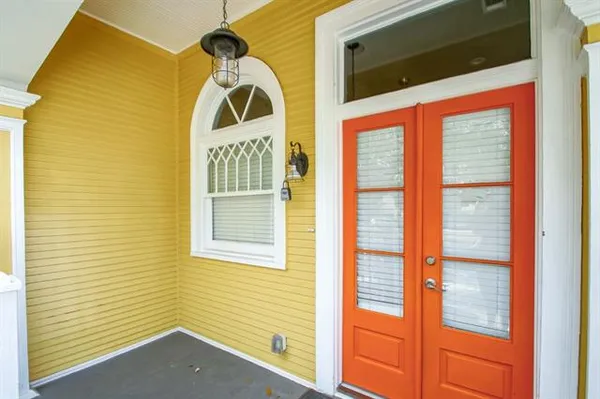 $1,900 | 2922 Banks Street, New Orleans, LA 70119