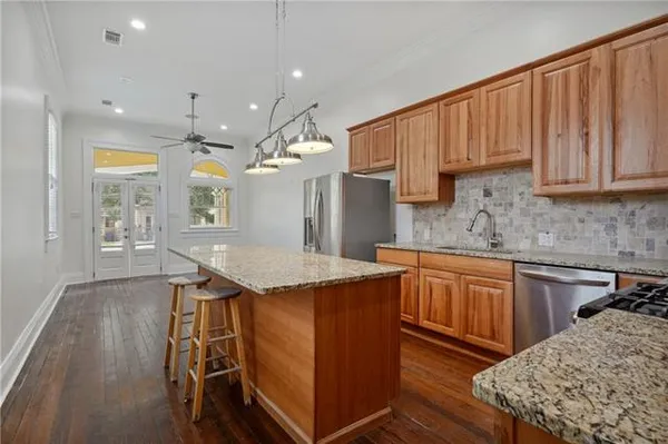 $1,900 | 2922 Banks Street, New Orleans, LA 70119