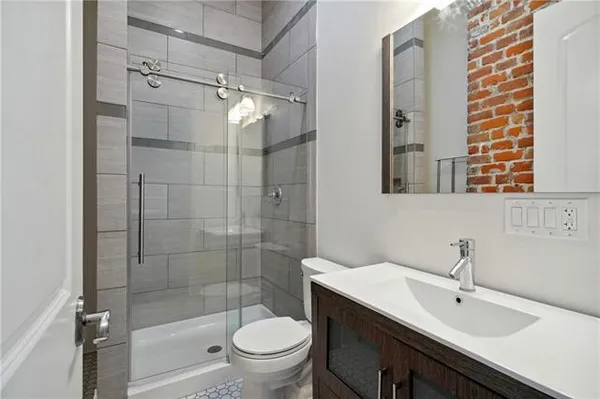 $1,900 | 2922 Banks Street, New Orleans, LA 70119