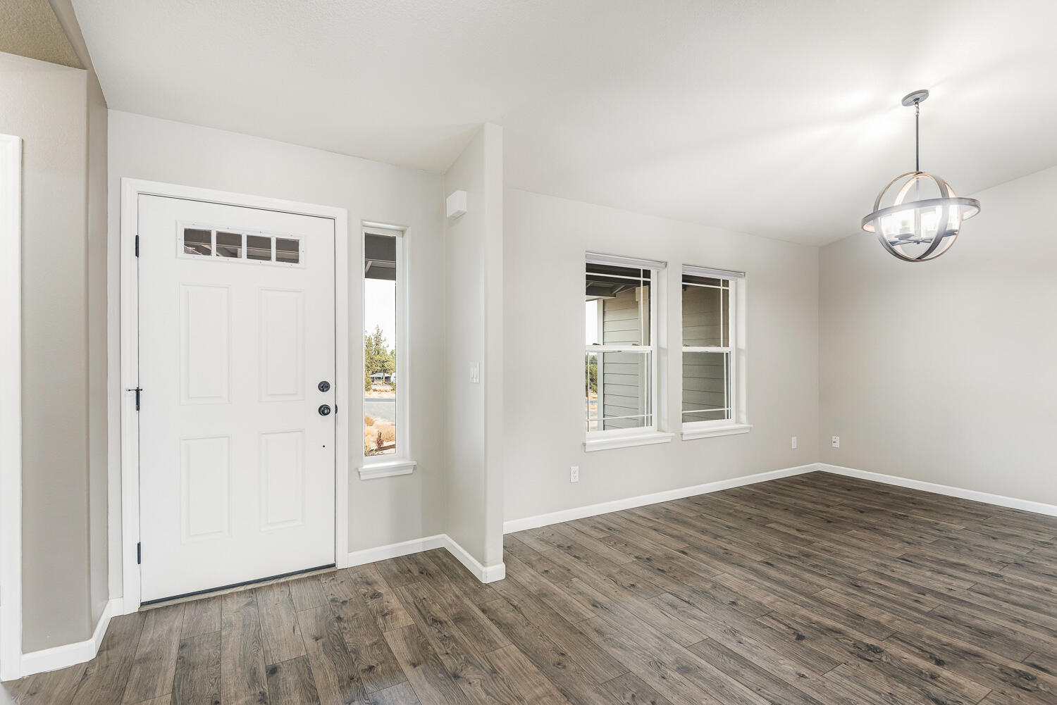 21305 Southwest Gift Road Bend, OR 97703 - Photo 3 of 46 Front Entry-Formal Dining/Nook