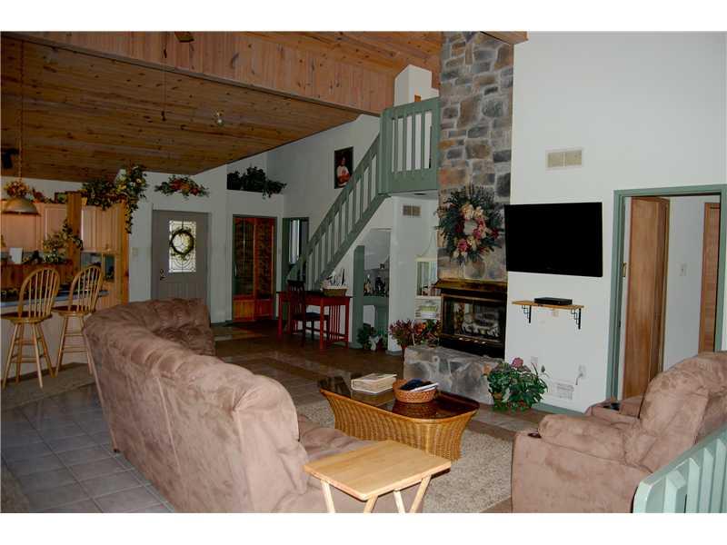 2384 Scenic Ridge Road North Huntingdon, PA 15642 - Photo 4 of 21 Living Room.