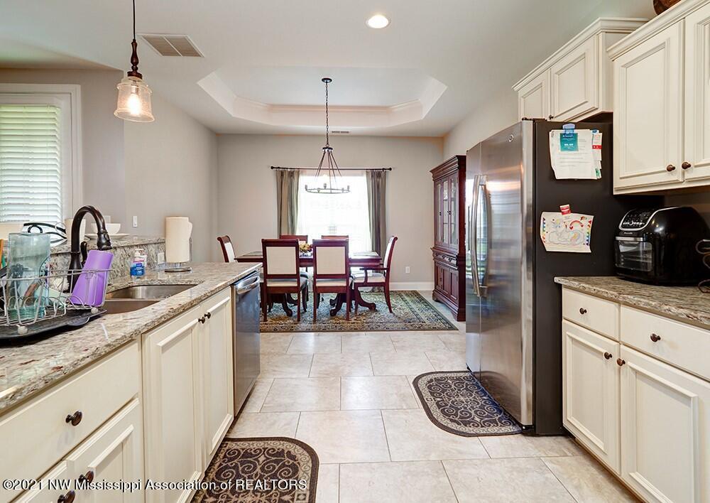 4659 Riva Ridge Drive Olive Branch, MS 38654 - Photo 12 of 38 Kitchen