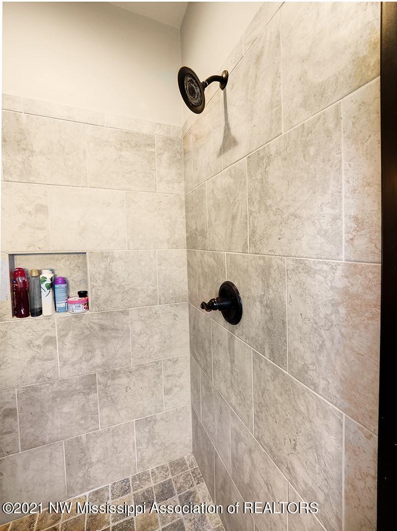 4659 Riva Ridge Drive Olive Branch, MS 38654 - Photo 21 of 38 Ma Shower
