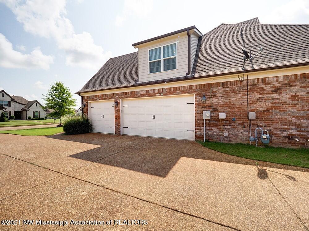 4659 Riva Ridge Drive Olive Branch, MS 38654 - Photo 37 of 38 Garage