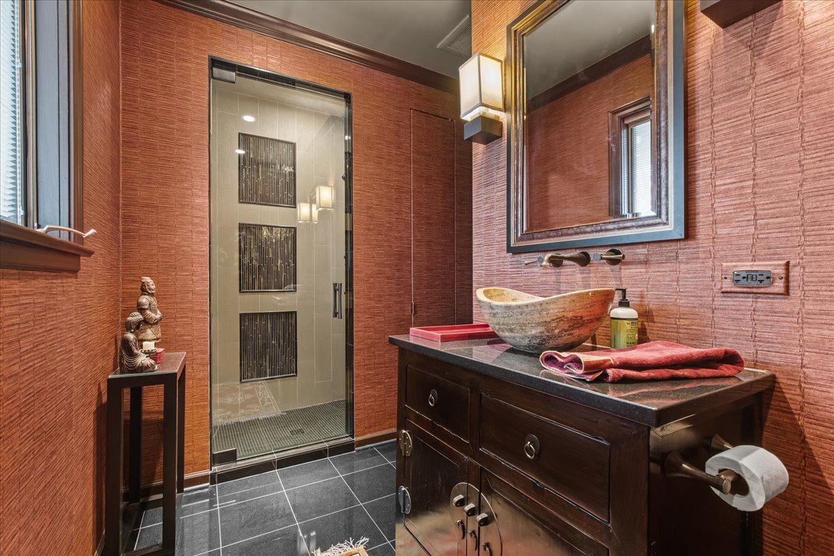 1424 Ridge Road Northbrook, IL 60062 - Photo 14 of 32 a room with a stove and a mirror