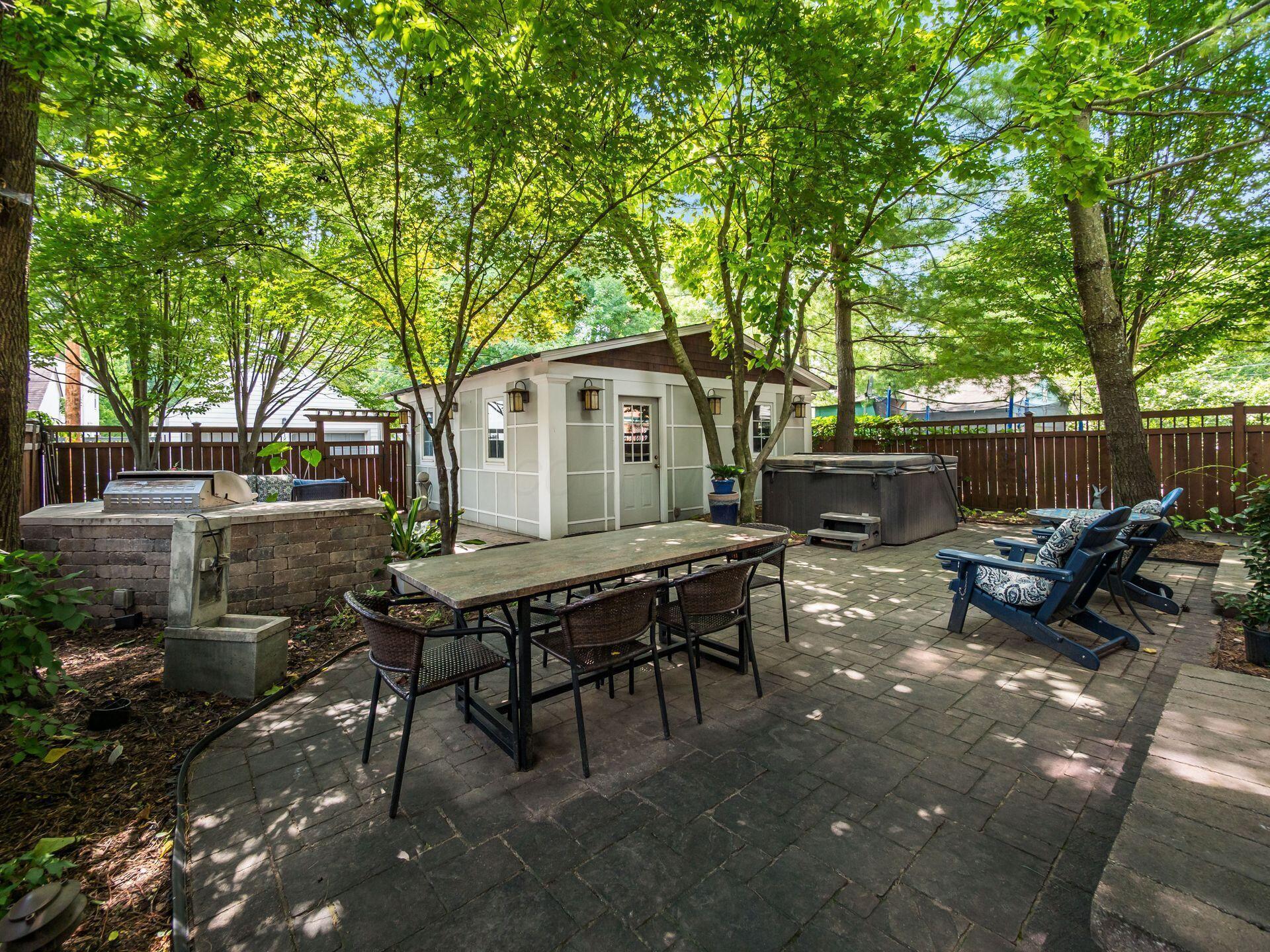 180 South Ardmore Road Columbus, OH 43209 - Photo 39 of 45 Back Patio - Overview