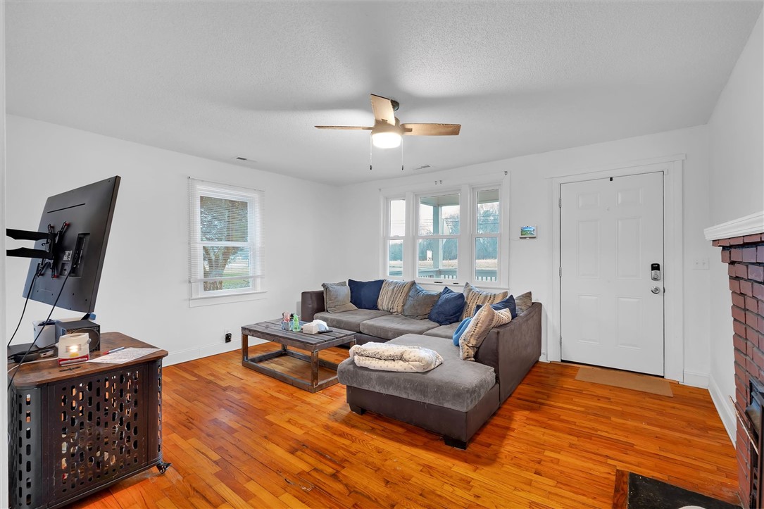 904 Anderson Street Belton, SC 29627 - Photo 2 of 15