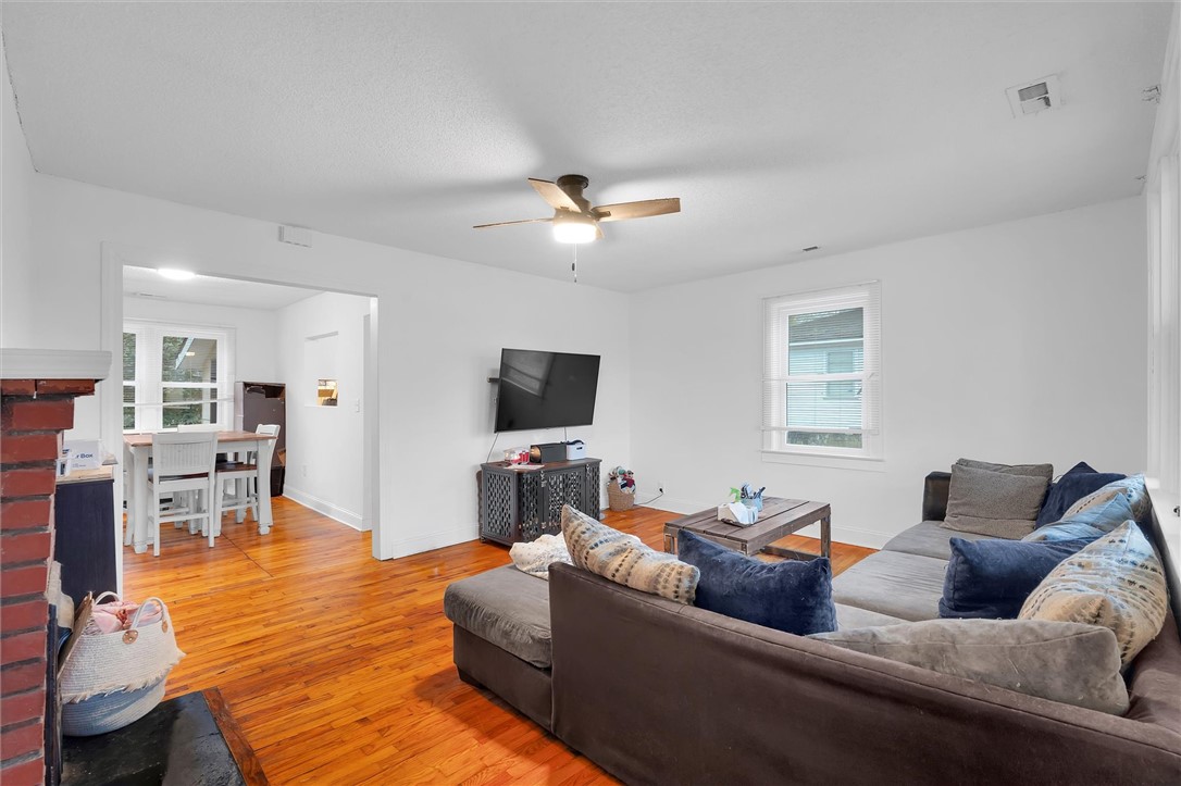 904 Anderson Street Belton, SC 29627 - Photo 3 of 15