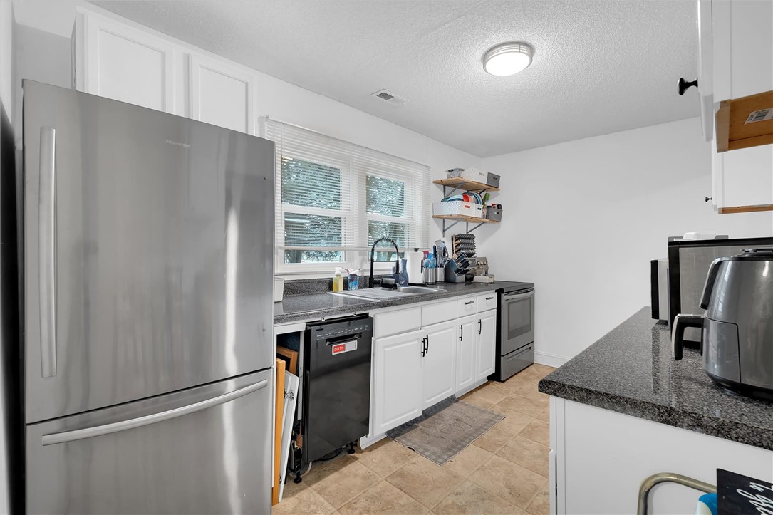 904 Anderson Street Belton, SC 29627 - Photo 6 of 15