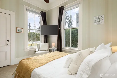 $1,595,000 | 702 North Main Street, Coupeville, WA 98239