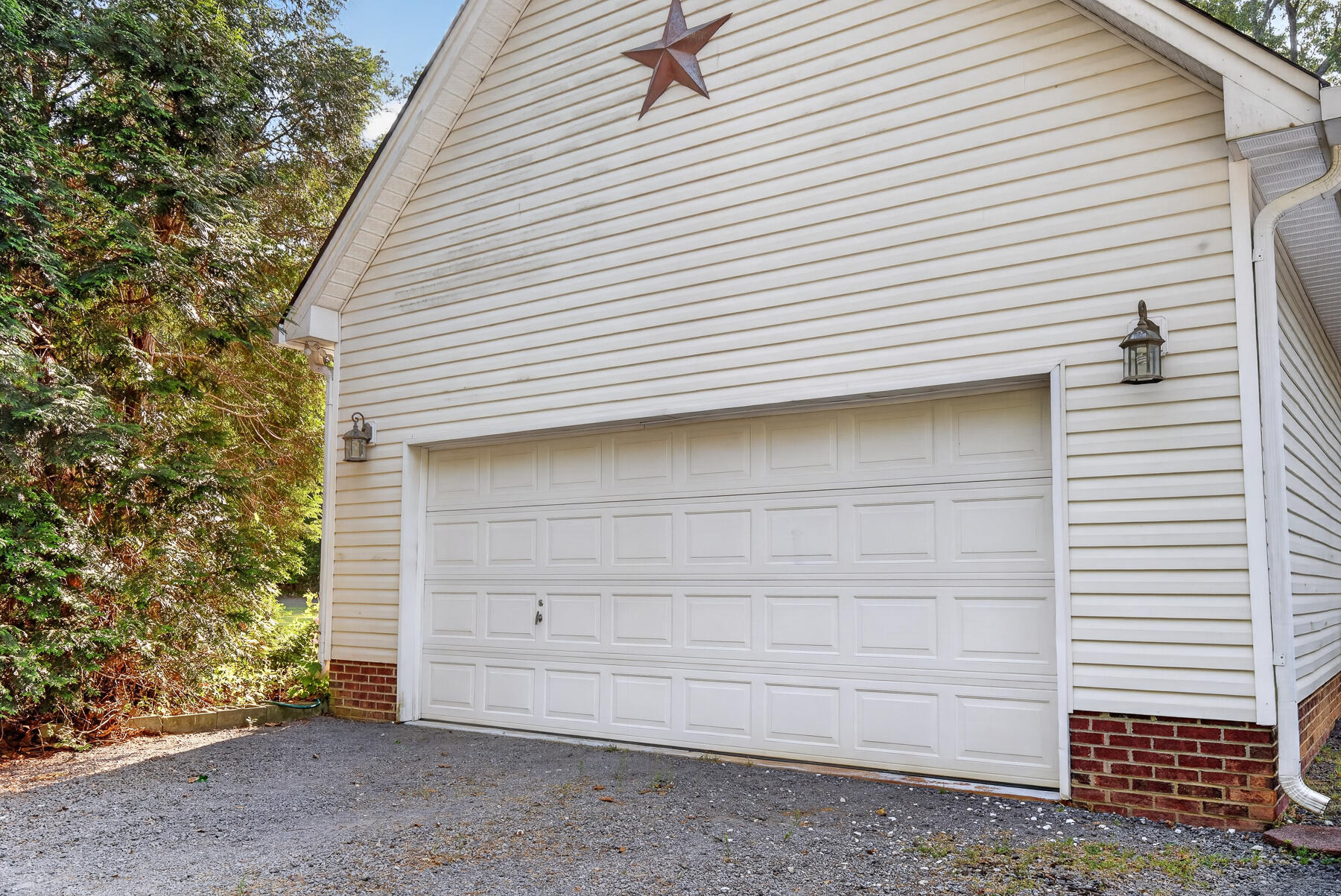 28 Santee Lakes Court Elloree, SC 29047 - Photo 57 of 68 front garage