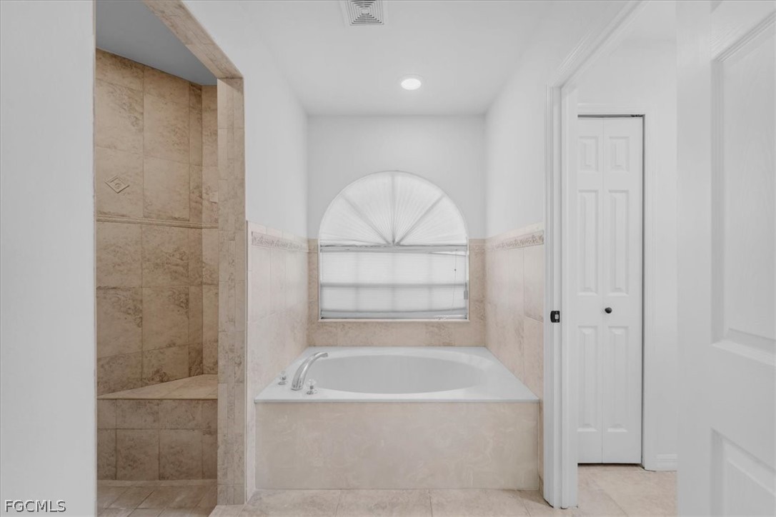 430 South Datil Street Clewiston, FL 33440 - Photo 16 of 33 a spacious bathroom with a tub and shower