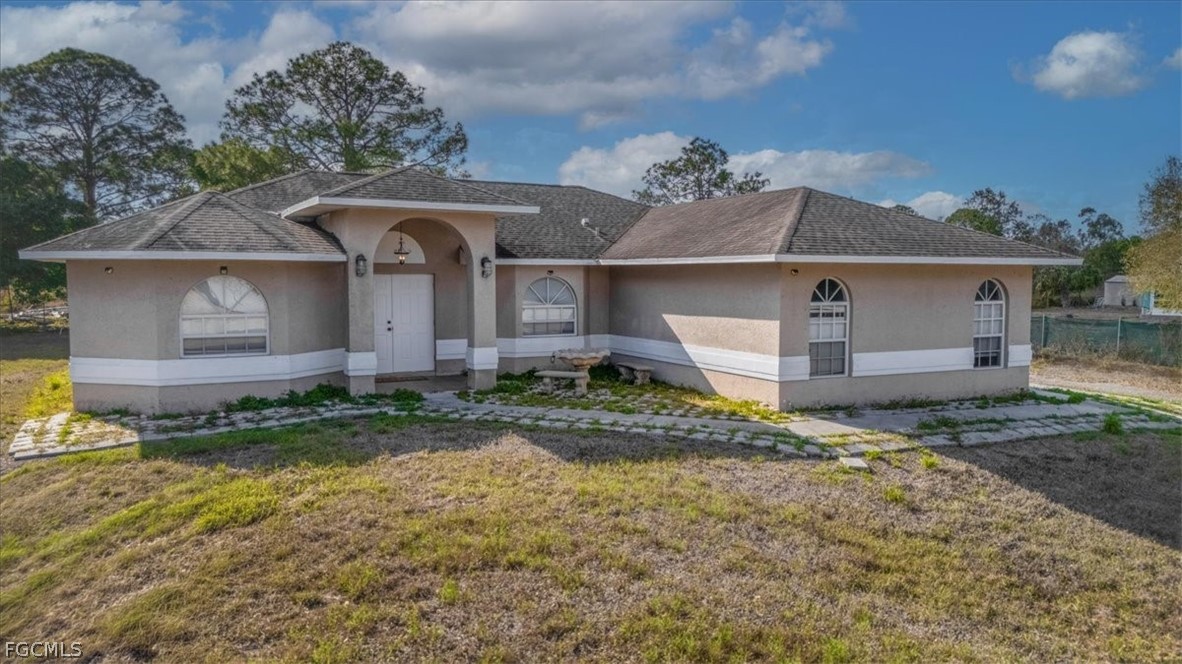 430 South Datil Street Clewiston, FL 33440 - Photo 2 of 33 front view of a house with a yard