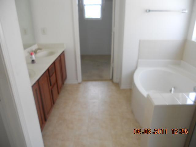 2736 Rothe Lane Indianapolis, IN 46229 - Photo 4 of 7 Gallery Image 4