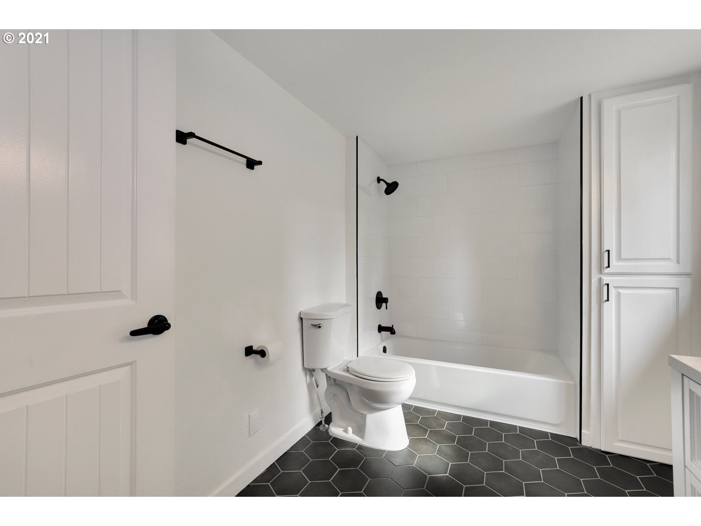 817 Highland Street Ridgefield, WA 98642 - Photo 16 of 27 a bathroom with a toilet and a shower