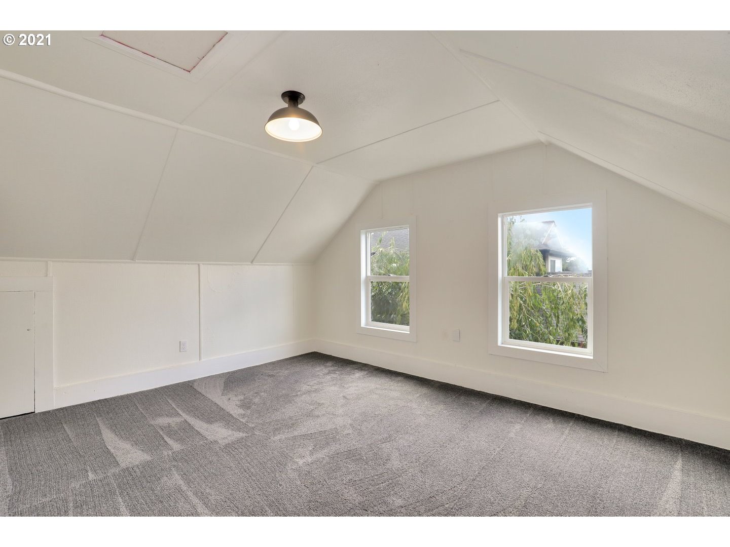 817 Highland Street Ridgefield, WA 98642 - Photo 20 of 27 an empty room with windows