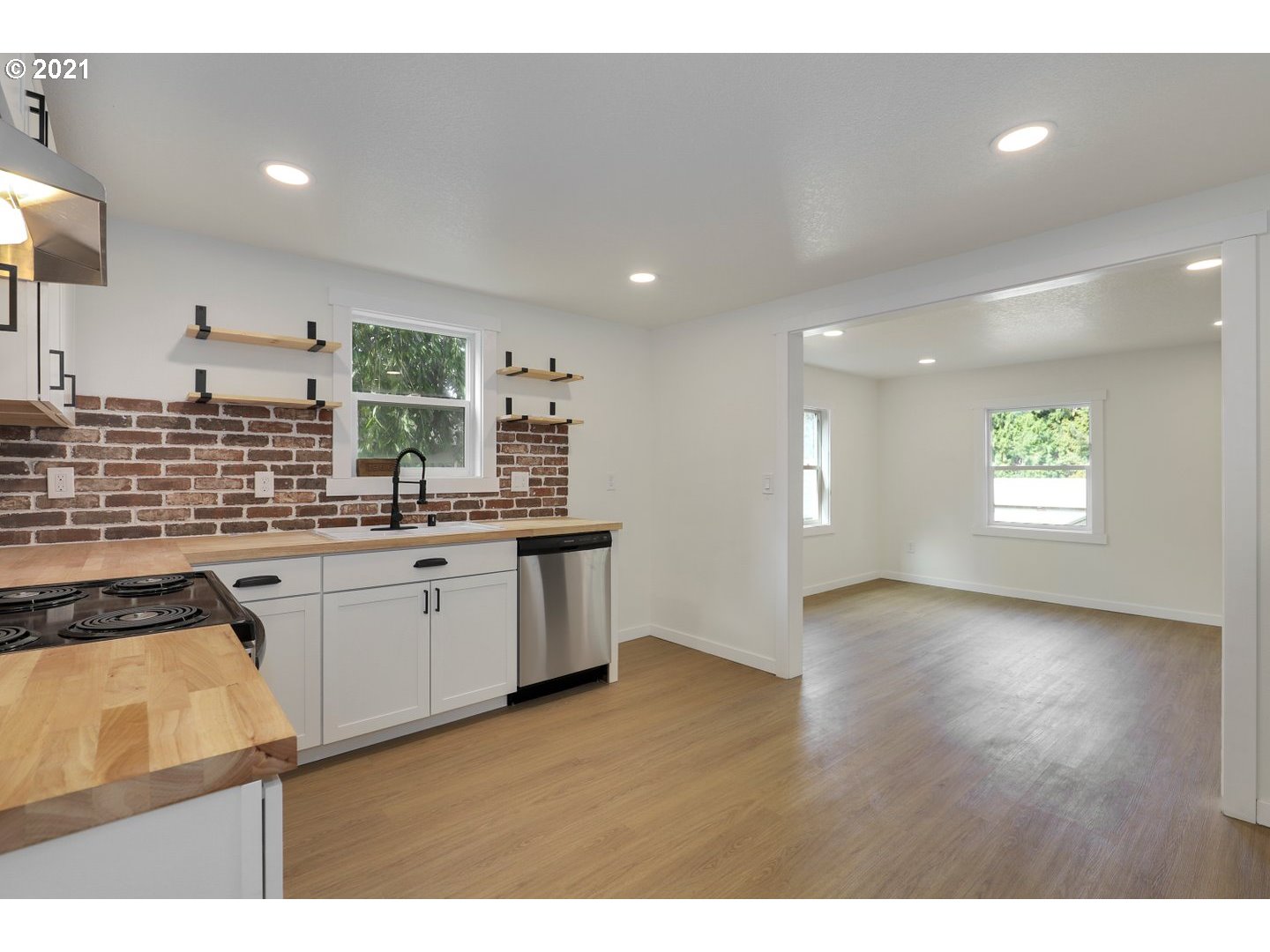 817 Highland Street Ridgefield, WA 98642 - Photo 10 of 27 a kitchen with granite countertop a stove and cabinets