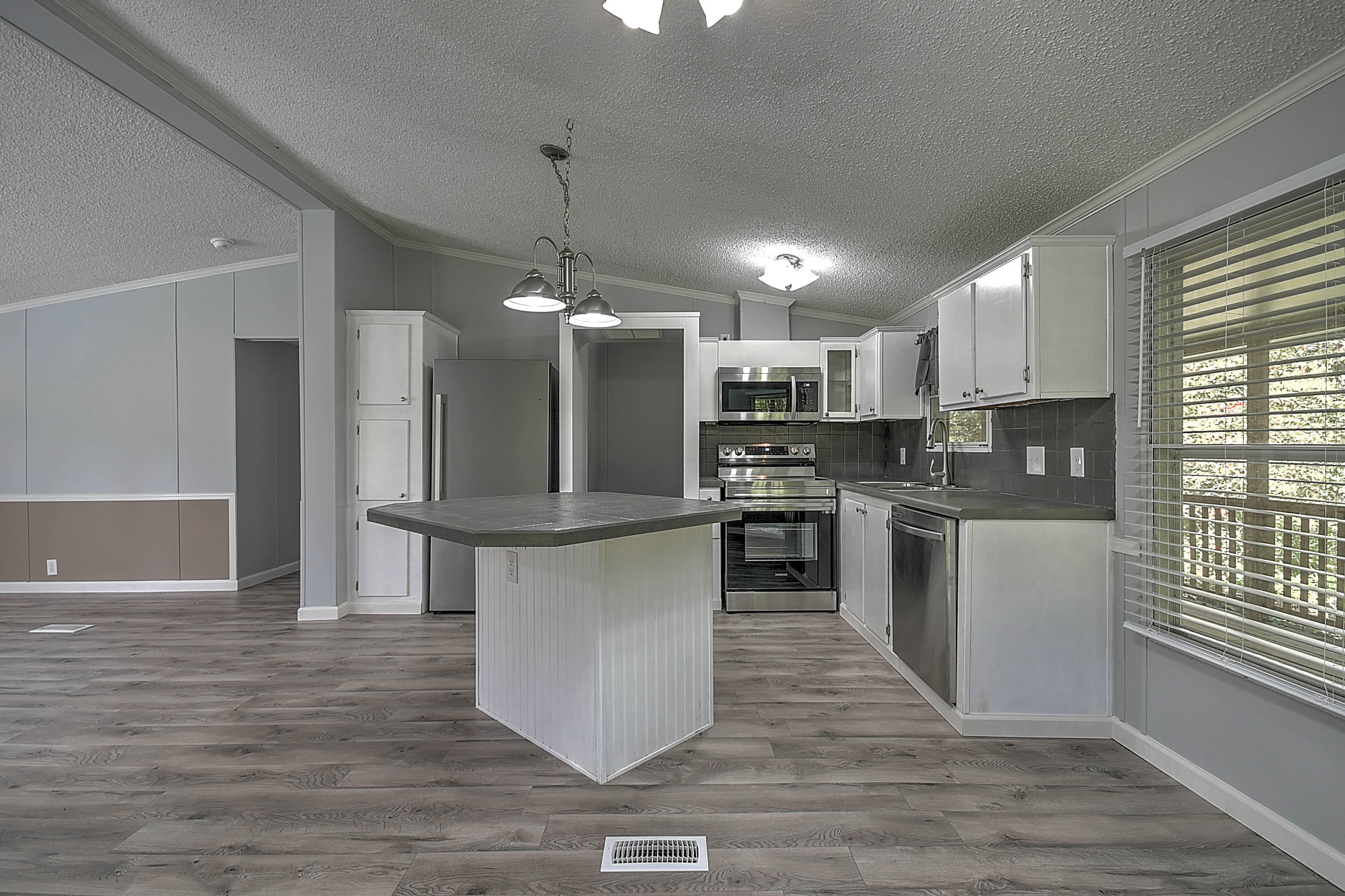955 South Water Fork Road Greeneville, TN 37743 - Photo 11 of 31 Large Kitchen