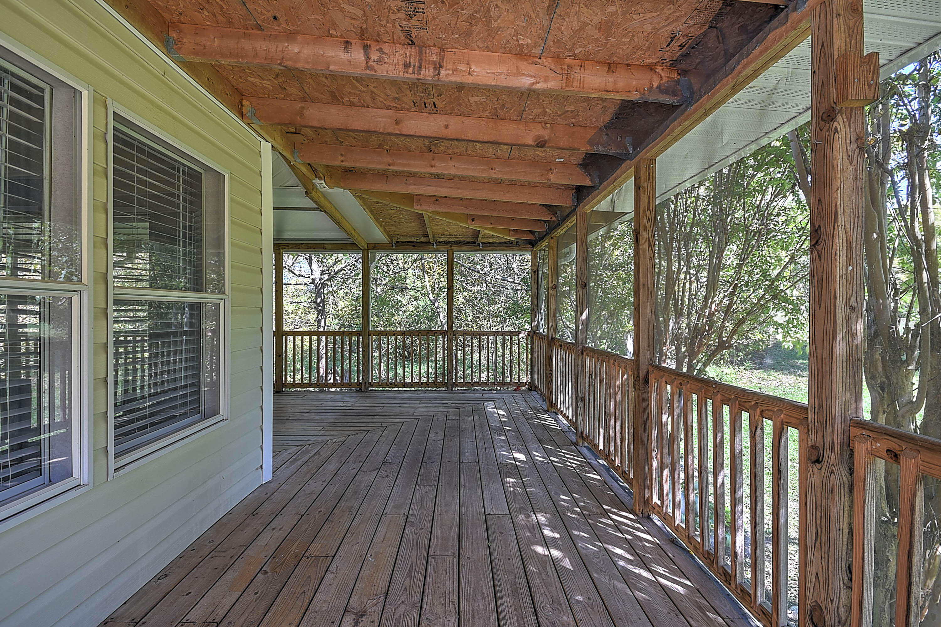 955 South Water Fork Road Greeneville, TN 37743 - Photo 26 of 31 Huge wrap around covered porch!