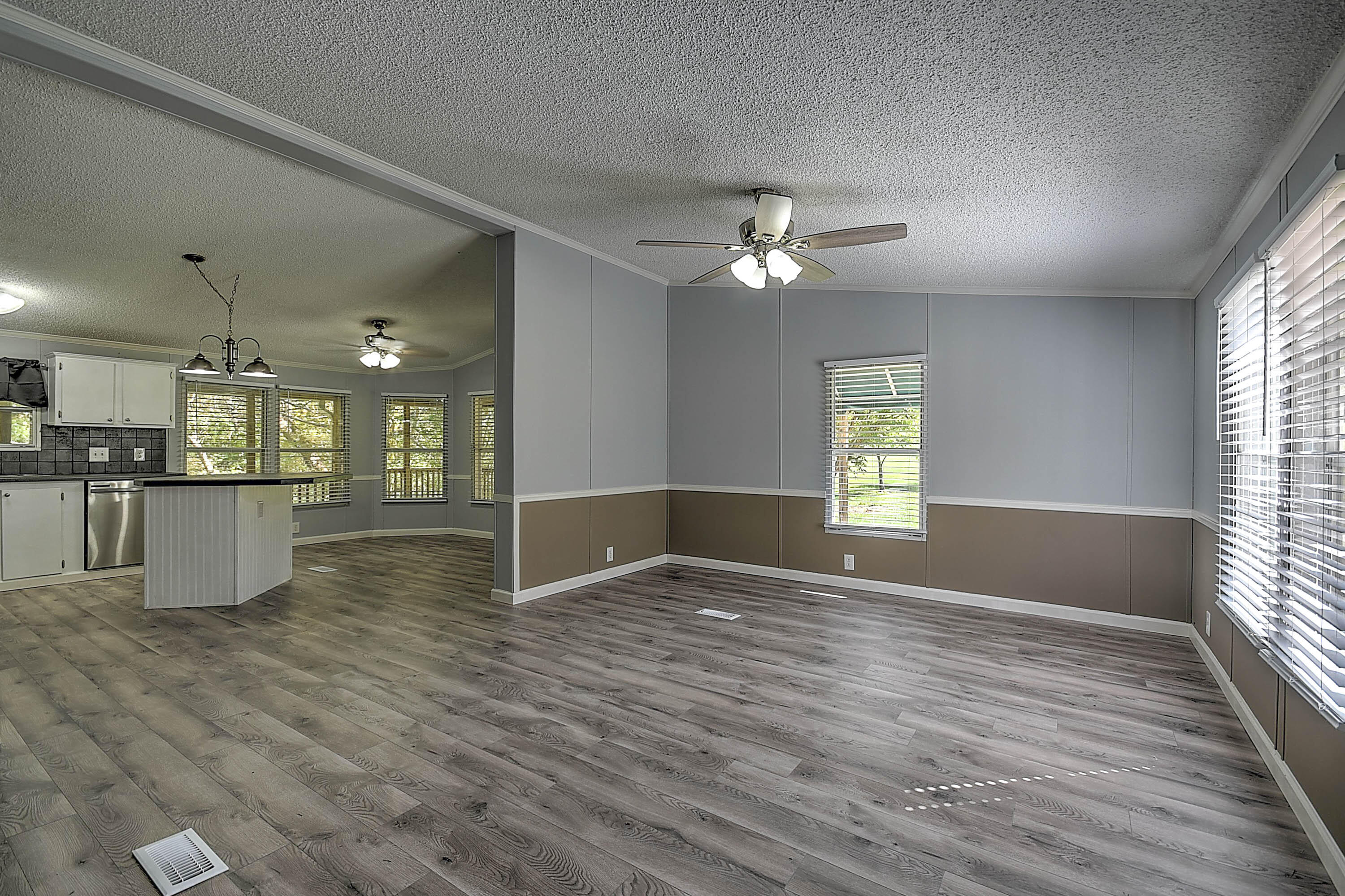 955 South Water Fork Road Greeneville, TN 37743 - Photo 4 of 31 Living Room