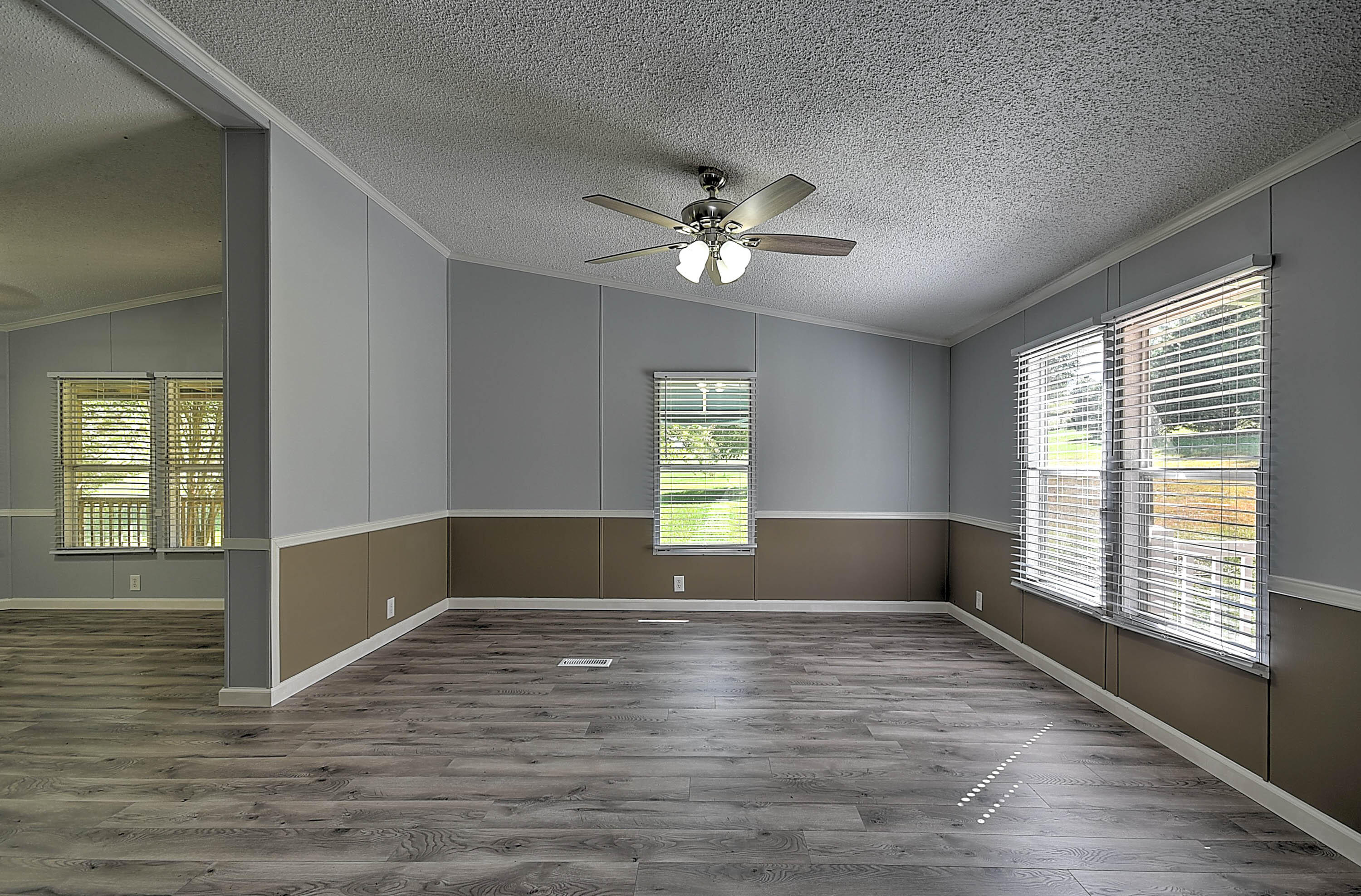 955 South Water Fork Road Greeneville, TN 37743 - Photo 5 of 31 Living Room