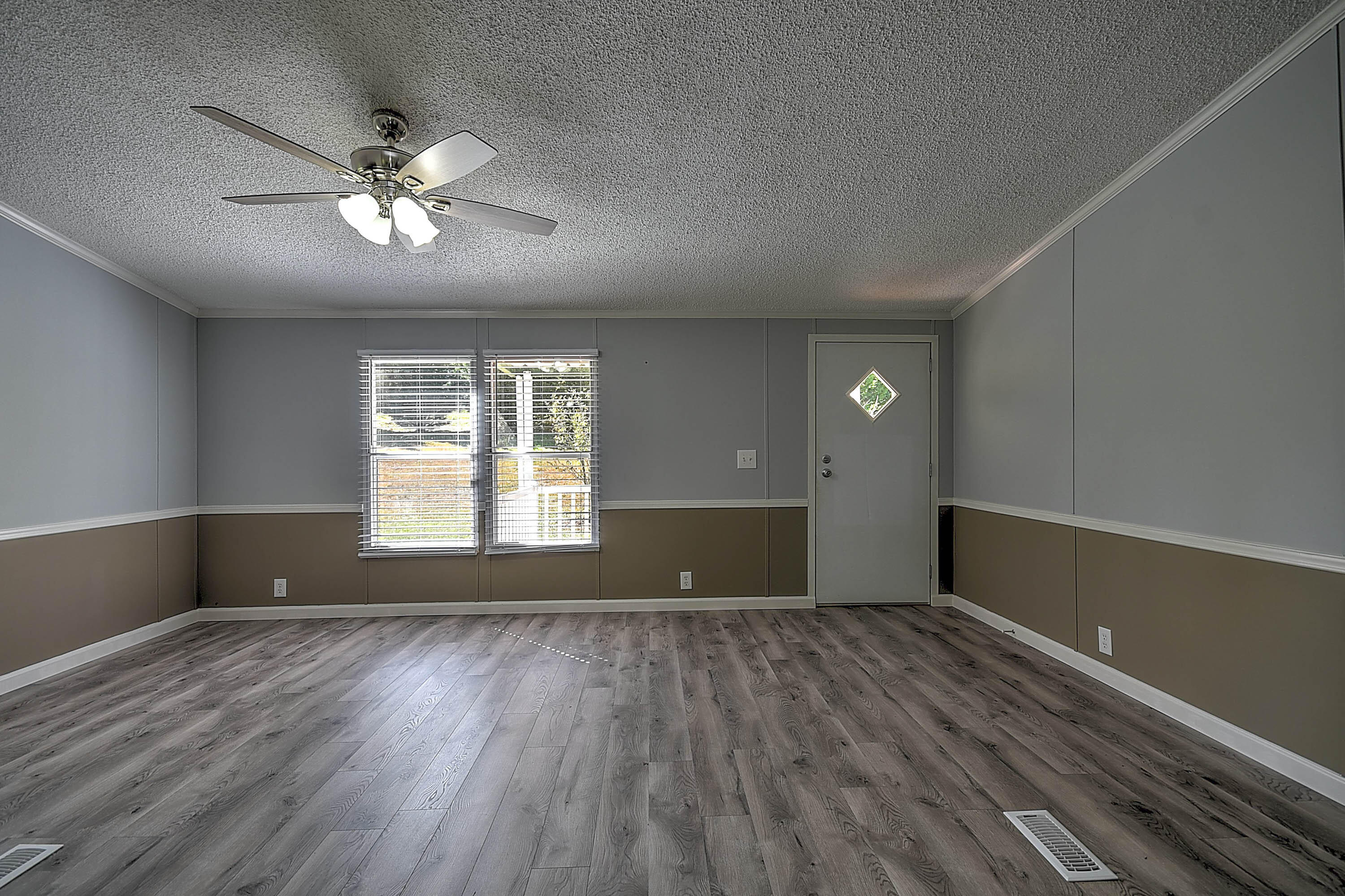 955 South Water Fork Road Greeneville, TN 37743 - Photo 9 of 31 Living Room