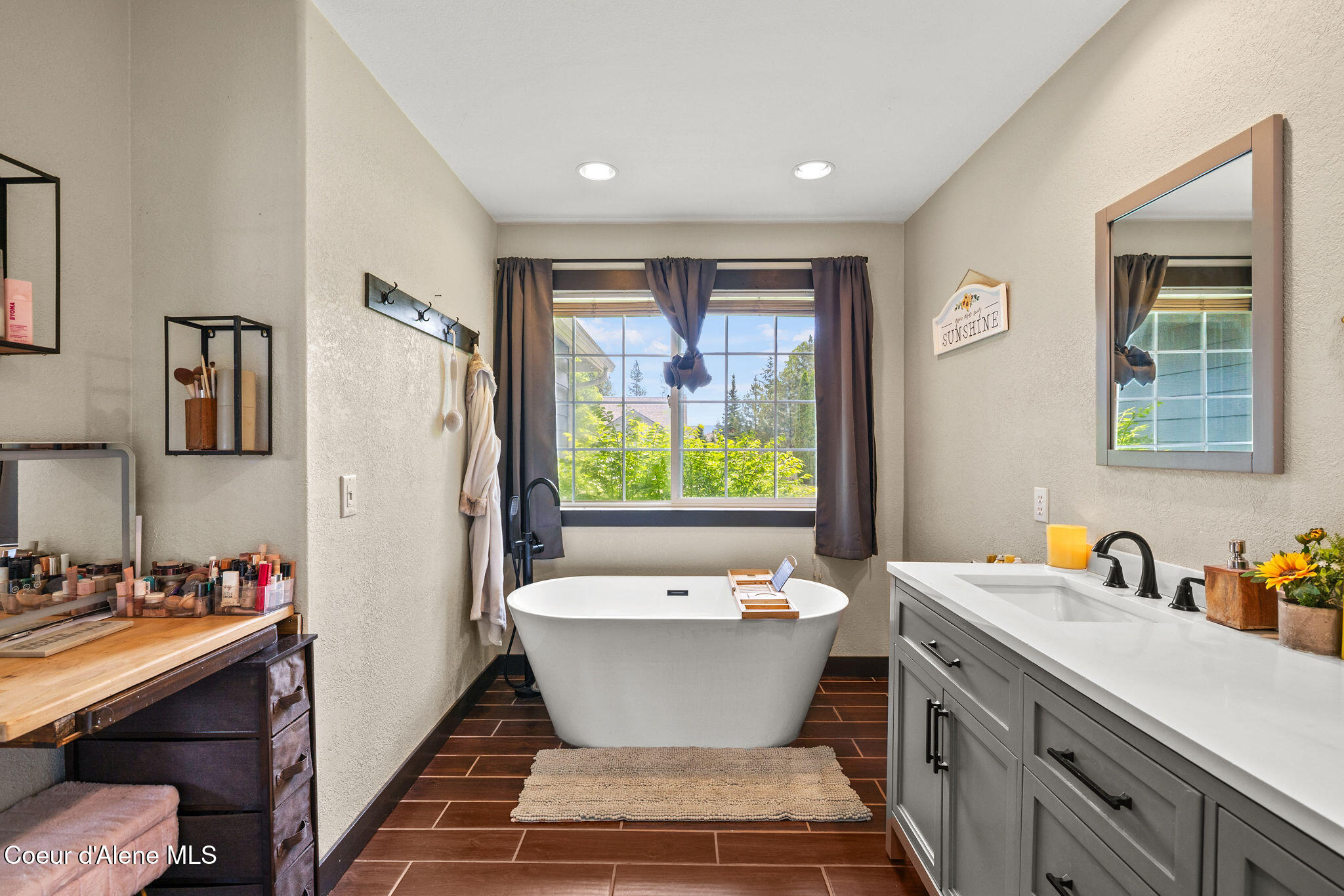 15383 Vernon Street Rathdrum, ID 83858 - Photo 24 of 40 Stand alone tub