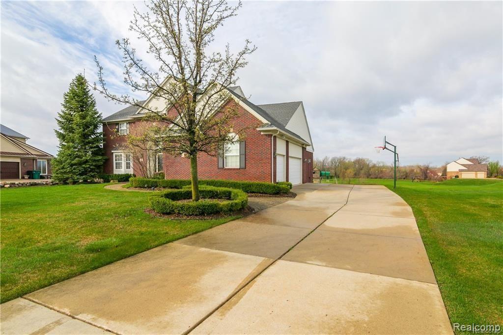 77 Londonderry Lane Rochester, MI 48306 - Photo 3 of 49 3.jpg