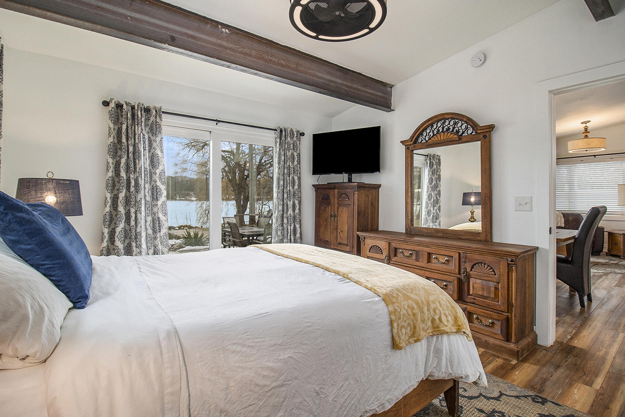 6959 Abrahamson Road Ludington, MI 49431 - Photo 16 of 54 Light-filled room