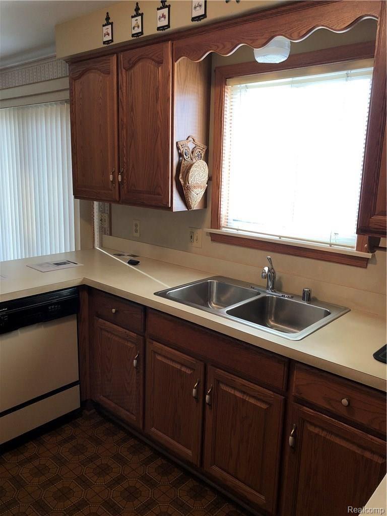 9384 Allen Road Allen Park, MI 48101 - Photo 23 of 44 IMG_0791.JPG