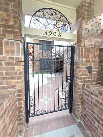 a view of entryway with a large window