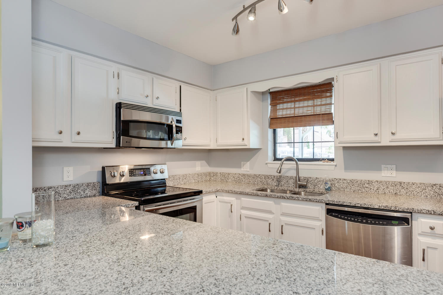 2251 Riley Street Jacksonville Beach, FL 32250 - Photo 8 of 29 Image 9
