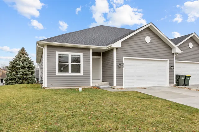 $346,000 | 207 Julie Lane, Hampshire, IL 60140