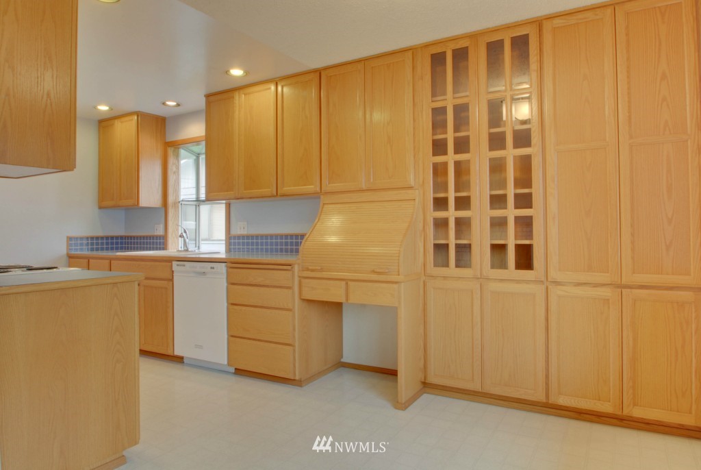 4232 Northeast 10th Place Renton, WA 98059 - Photo 3 of 13