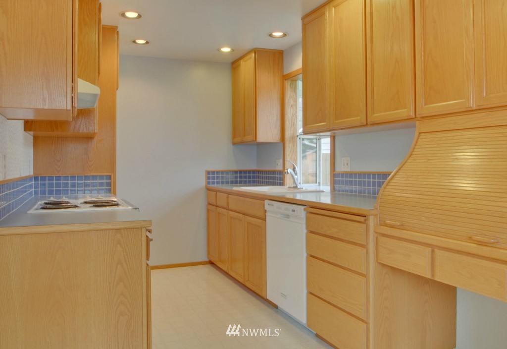 4232 Northeast 10th Place Renton, WA 98059 - Photo 4 of 13